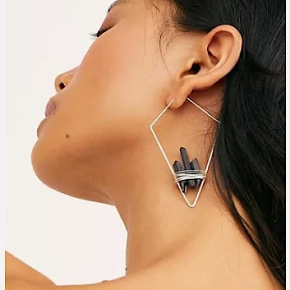 Urban Outfitters Jewelry - Geometric Quartz Crystal Wired Hoop Boho Earring